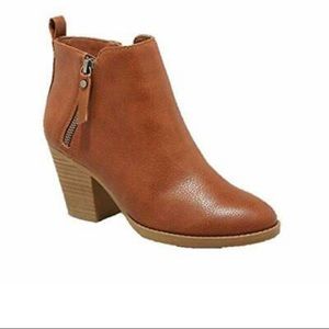 Universal Thread Women’s Jameson Booties